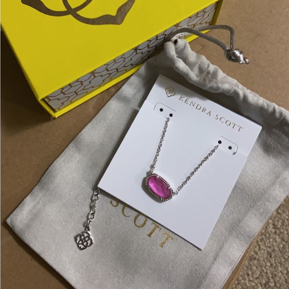 Kendra Scott pink pendant